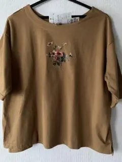 Laura Ashley Tシャツ