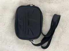 adidas ショルダーバッグ ブラックのサムネイル