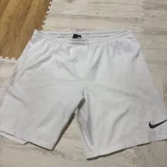 Nike ホワイト ショートパンツ
