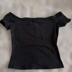 オフショルダー 黒 半袖Tシャツ