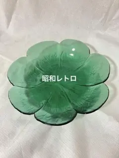 カメイガラス　　花びら型 緑色皿　ガラス大皿　直径30cm 昭和レトロ