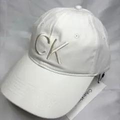 週末セール✨Calvin Klein CKロゴ刺繍キャップ ホワイト　レディース