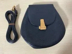 テ*に様 黒いレザーショルダーバッグ