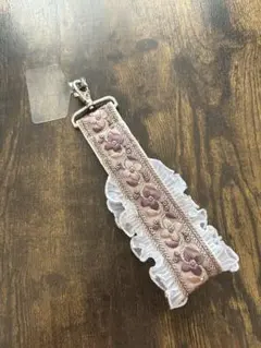 インド刺繍フリル付き携帯ストラップ