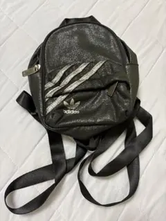 adidas ミニリュック ブラック ラメのサムネイル