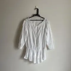UNIQLO 白ブラウス フリル裾