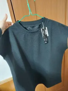 フレンチスリーブトップス