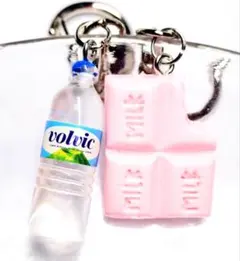 【ボルヴィック】水　ストロベリーチョコ　キーホルダー　S700