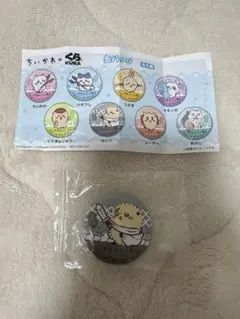 ちいかわ×くら コラボ 缶バッジ　ラッコ先輩