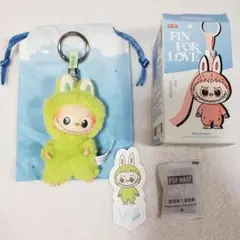 【正規品】ラブブ LABUBU イニシャル V ミニ ぬいぐるみペンダント 新品
