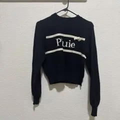 黒いロゴ入り長袖ニット