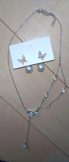 バタフライピアス♡ ネックレスセット