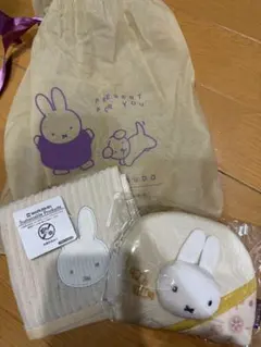 ミッフィー　ポーチ　ハンカチ