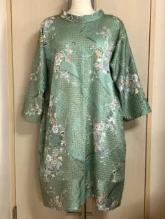 着物リメイク、正絹絞りのワンピース兼チュニック、若草色の花柄