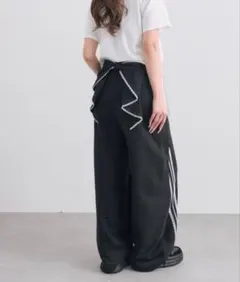 ANDREA&Co. / AUBREY サイドラインラメパンツ - メルカリ