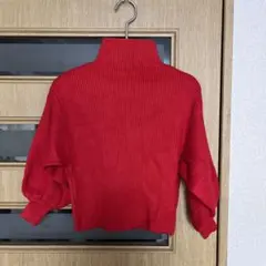赤いリブ編みハイネックセーター