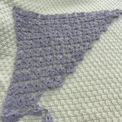 【ハンドメイド】ラメ入り毛糸の三角ストール　バブーシュカ