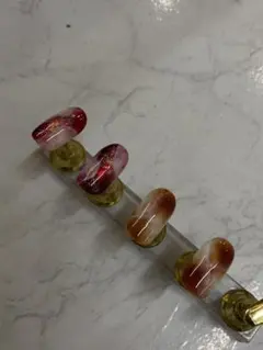 赤とクリアのマーブルネイルチップ 4個セット