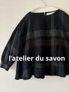 アトリエドゥサボン いろとりどりの刺繍ブラウス　シルク混 ブラックのサムネイル