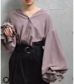 w closet くすみピンク　フリル付き長袖シャツ