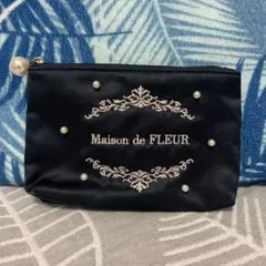 Maison de FLEUR メゾンドフルール　パール付きポーチ　ネイビーのサムネイル