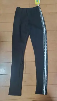 レギンス　150センチ　新品　未使用　ラインパンツ　サイドライン