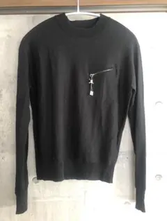 ディースクエアード 黒 メタルロゴプレート タートルネック ニット