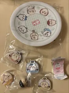 ちいかわ　くら寿司　皿　全員集合 グッズあり　缶バッジ　ストラップ　マグネット