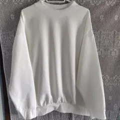 ホワイト クルーネック トップス