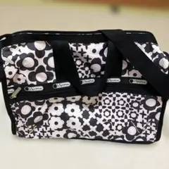 LeSportsac ボストンバッグ 黒・白 フラワーパターン