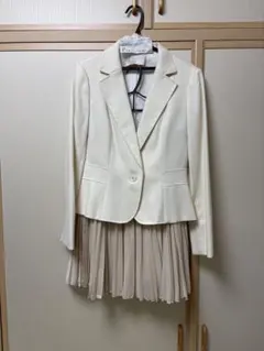 アイボリー プリーツスカートスーツジャケット