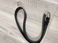 シンプルな黒レザーベルト　シルバー金具