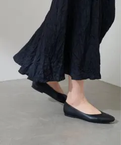 ⁠LE TALON ルタロン ♡ スクエアVカット フラット パンプスのサムネイル