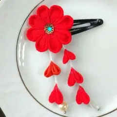 つまみ細工パッチン 髪飾り 赤色 ハンドメイド おひな祭 七五三 お正月