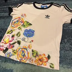 adidas フラワープリント 半袖Tシャツ