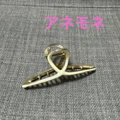 アネモネ　ヘアクリップ ホワイト ゴールドカラー