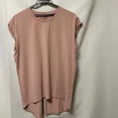 フレンチスリーブで動き易い。後ろは結べる。サラサラで着やすい。タグ無し、Ｌ