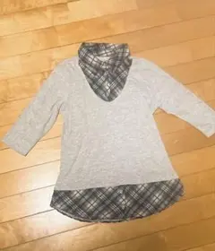 襟付きグレーとチェック柄チュニック
