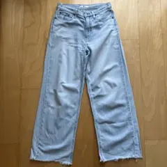 UNIQLO ワイドストレートジーンズ