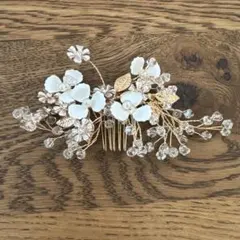 花モチーフ ヘアコーム ホワイト ゴールド