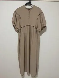 ベージュ 半袖 ロングワンピース M
