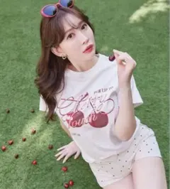 LILY BROWN チェリープリント 半袖Tシャツ ホワイト - メルカリ