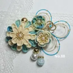 つまみ細工 ベージュ 水色 水引 ビーズ 髪飾り ヘアクリップ ハンドメイド