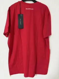 新品　希少サイズ　ウノピゥウノウグァーレトレ Vネック　レッドTシャツ　日本製のサムネイル
