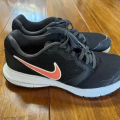 NIKE Downshifter 6 ブラック ピンク スニーカーのサムネイル