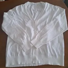 ユニクロ　UVカットスーピマコットン　Vネックカーディガン　白