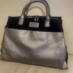 お値下げ！シルバーと黒のトートバッグ