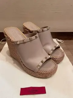 VALENTINO GARAVANI ロックスタッズ ウェッジソール サンダルのサムネイル