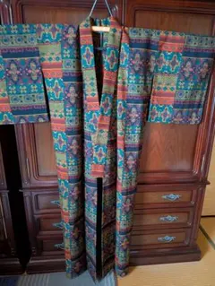 美品】昭和レトロ 赤地 幾何学模様 正絹着物＋羽織 セット - メルカリ