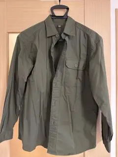 UNIQLO カーキ/長袖シャツ Sサイズ